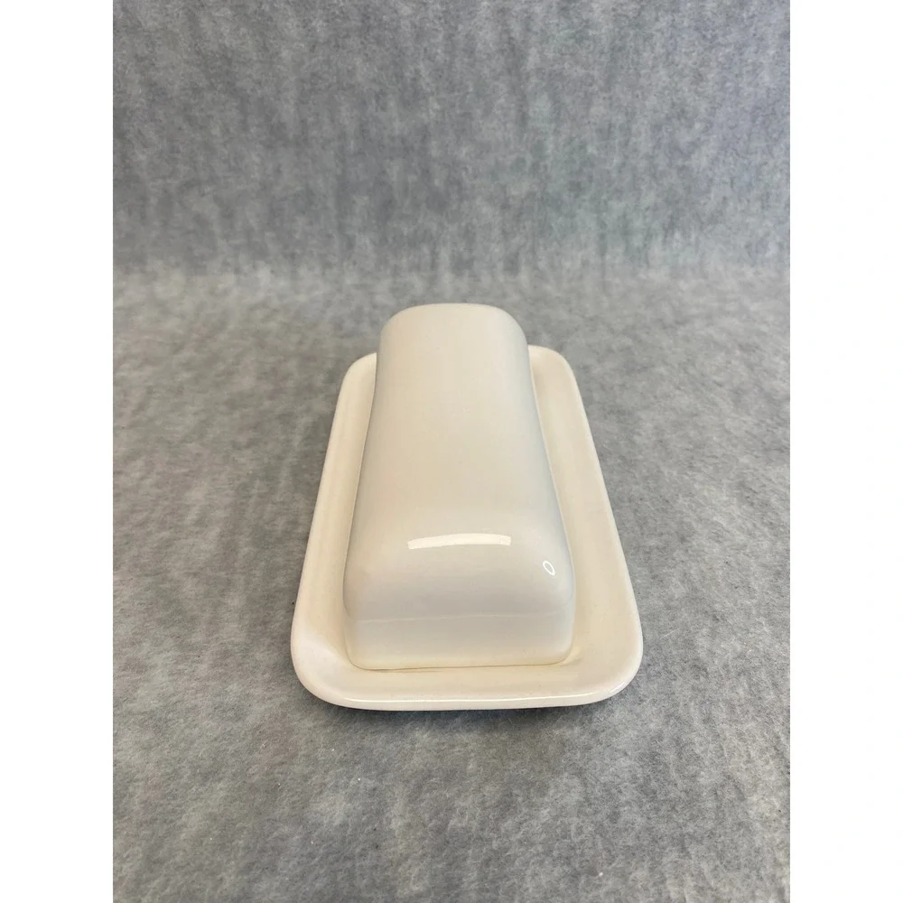 White Ceramic Butter Dish with Lid, Modern Kitchen Tableware, Serving‎ Dish